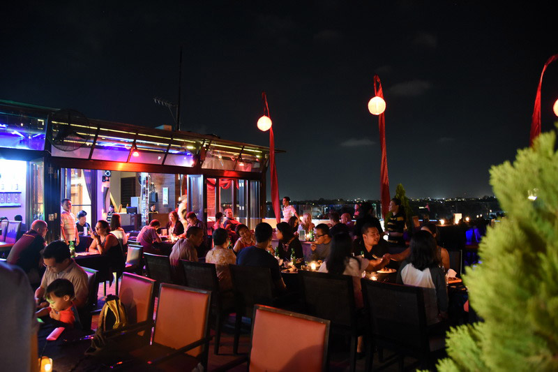 Celebrating-4th-of-July-at-Luna-Roof-Bar-1